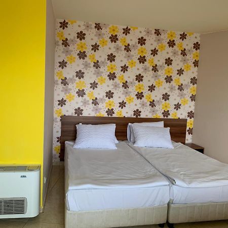 וארנה Семеен Хотел Брилянс - Family Hotel Brilliance מראה חיצוני תמונה